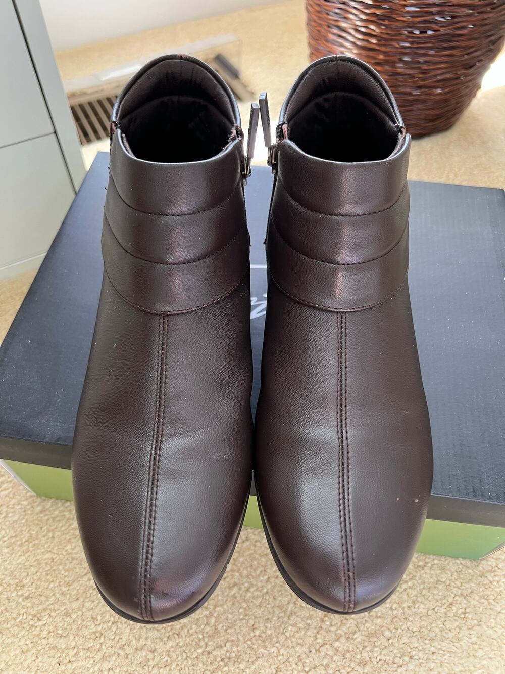 Trotters Dory Dark Brown Leather Side Zip Comfort Ankle Booties Shoes Size 9 M